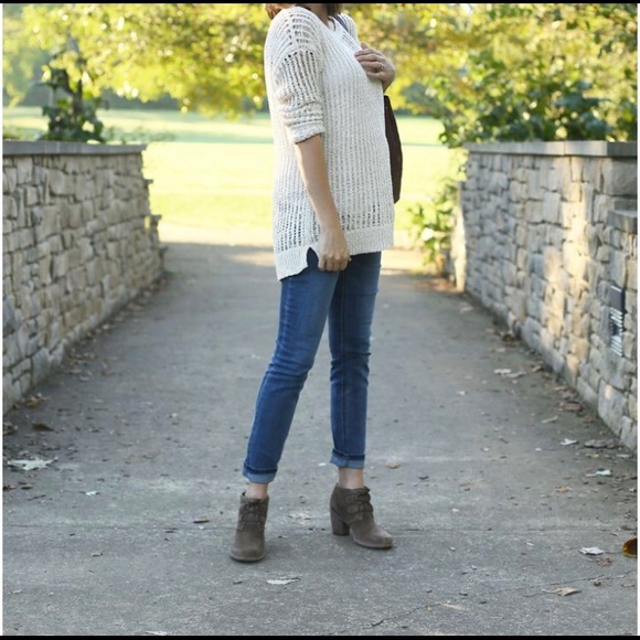 Clark’s Artisan Carleta Lyon Booties 9 - Picture 2 of 8